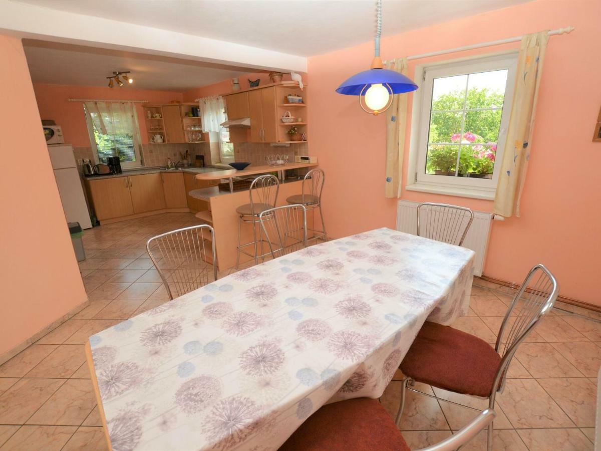 Villa Comfortable Detached House With Large Garden à Klokoci Extérieur photo