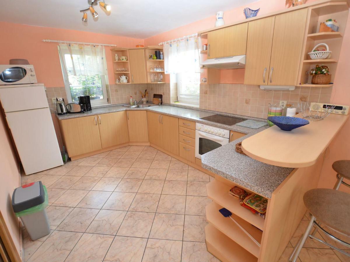 Villa Comfortable Detached House With Large Garden à Klokoci Extérieur photo