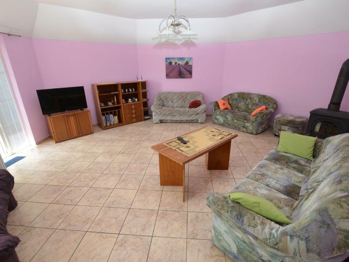 Villa Comfortable Detached House With Large Garden à Klokoci Extérieur photo